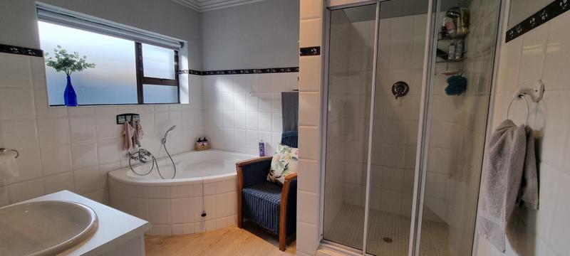 5 Bedroom Property for Sale in Reebok Western Cape